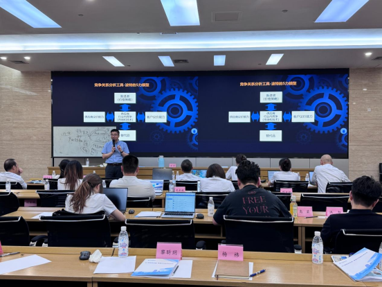 成都某电气集团:AI+赋能供应链重塑与创新应用培训-成功案例5122.png